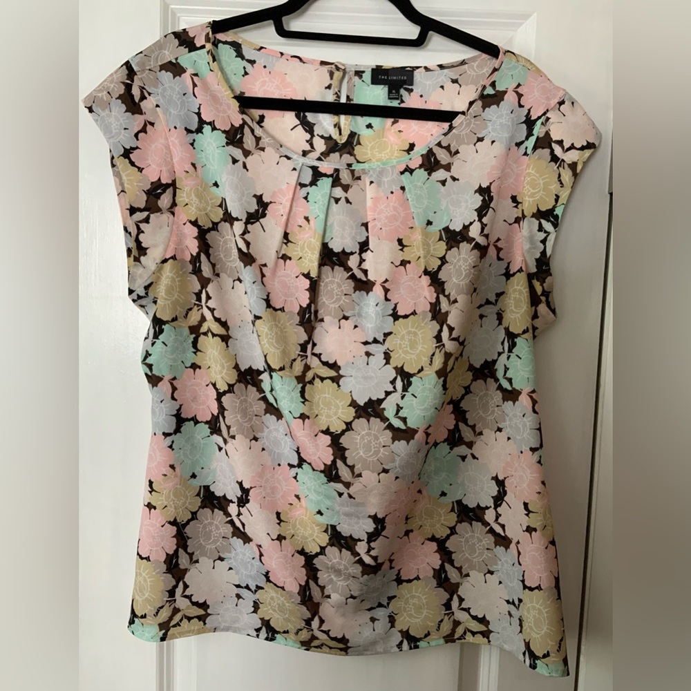 Floral short sleeve pullover blouse